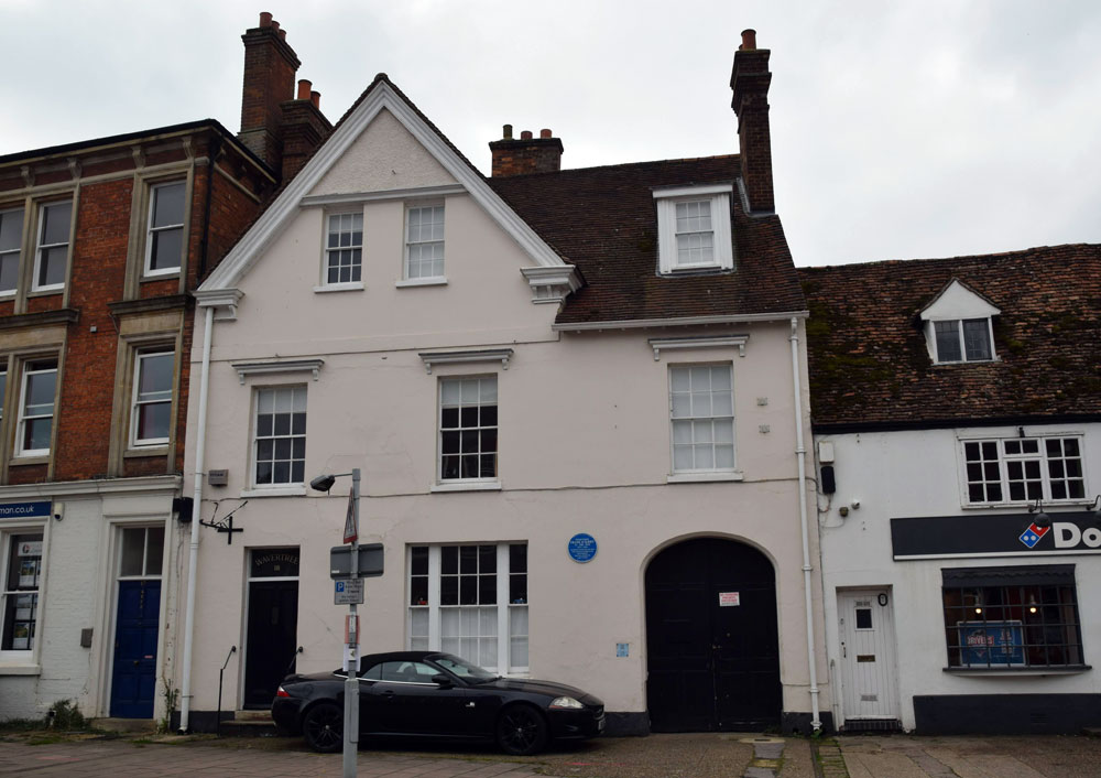 18 Lower High Street