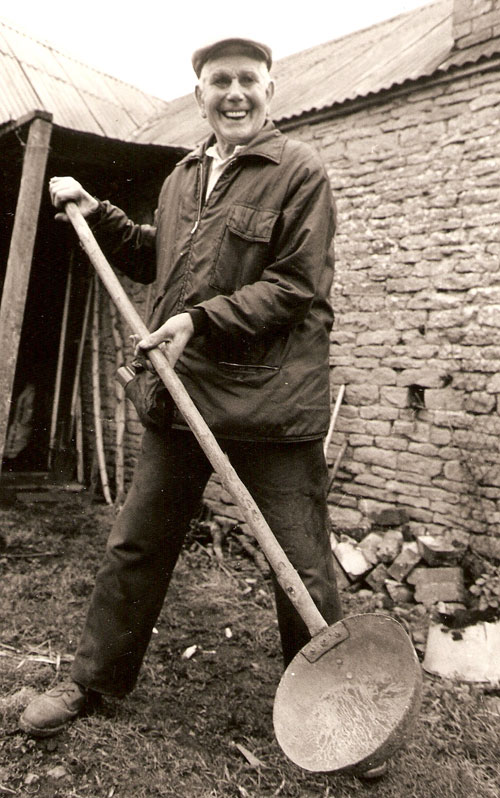 Mont Abbott with scoop